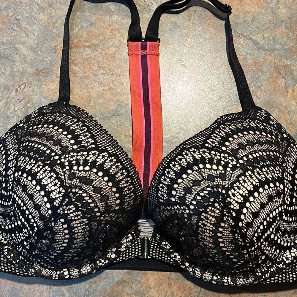 Victorias Secret Very Sexy Lightly Lined Plunge Bra 34D Black Lace